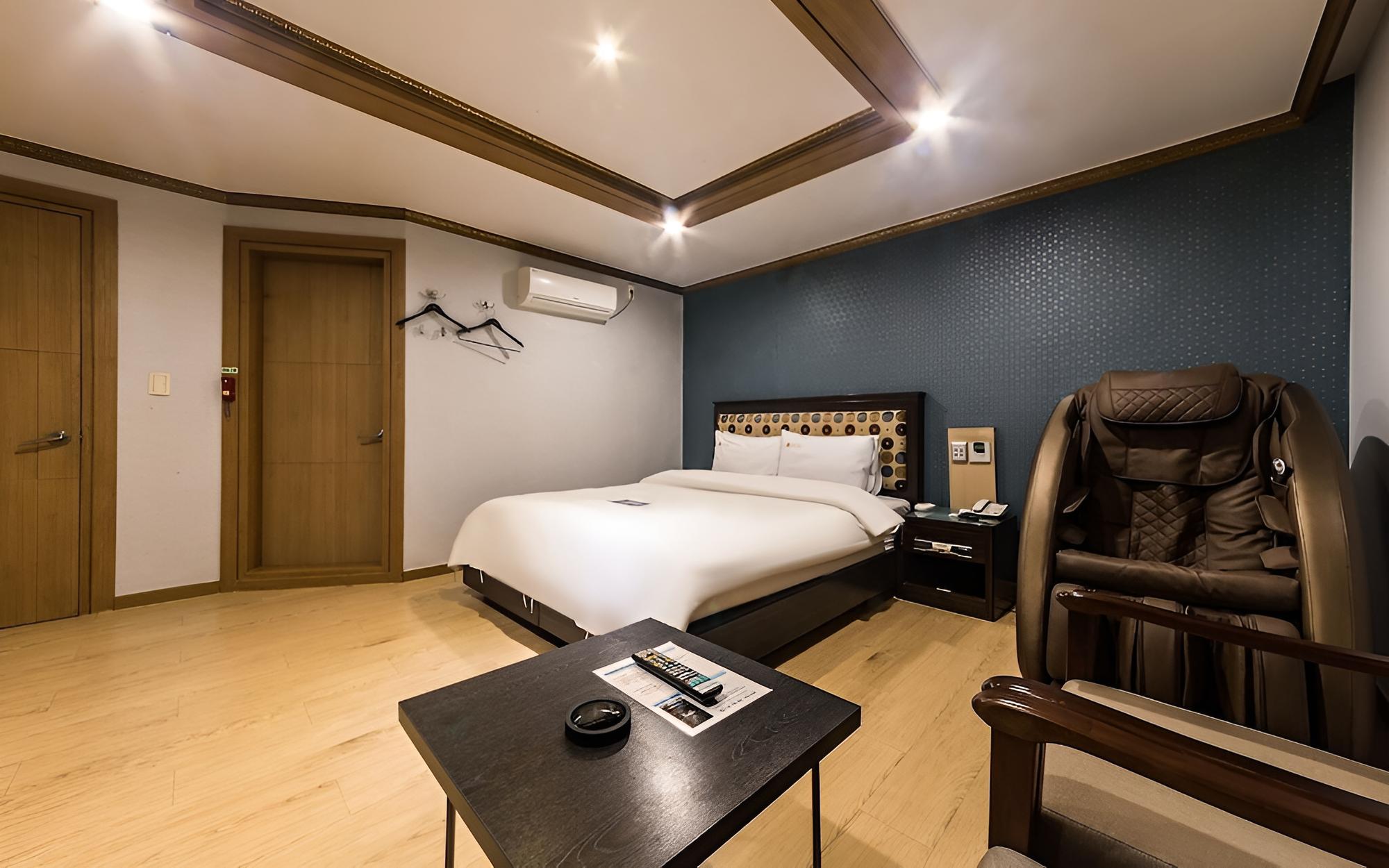 Room (VIP) - Photo 8