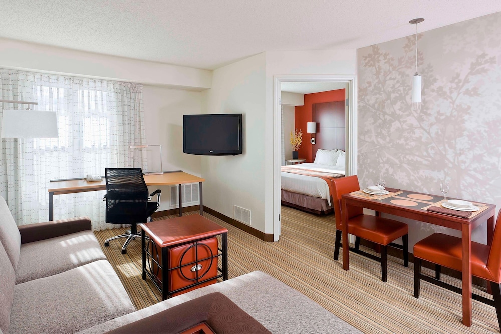Suite, 1 Bedroom, Non Smoking (Mobility/Hearing Accessible, Tub) - Photo 2