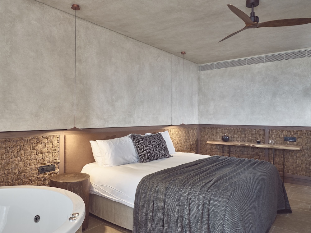 Honeymoon Suite, Private Pool, Sea View photo 3
