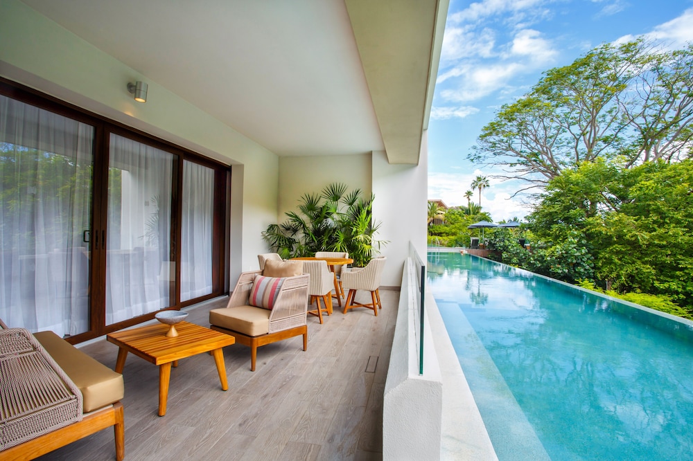 Lush Room, 1 King Bed, Pool Walk-out