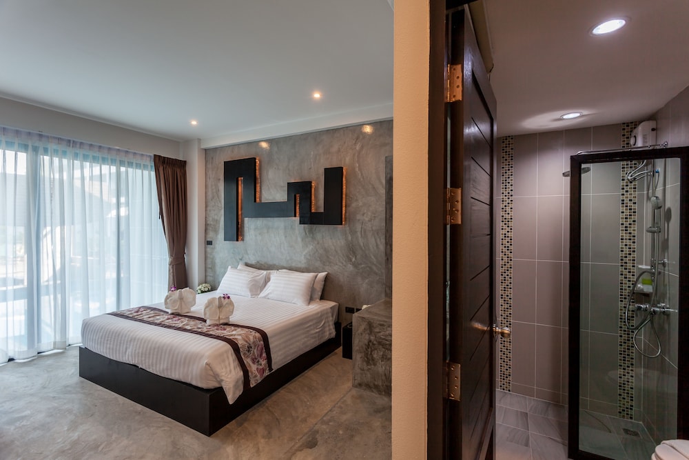 Deluxe Room, Pool Access photo 3