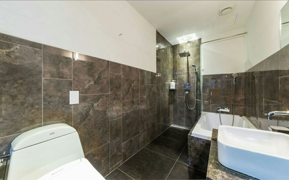 Deluxe Room - Photo 7