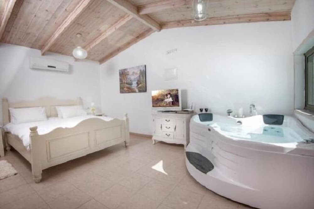 Premium Studio, Non Smoking, Jetted Tub