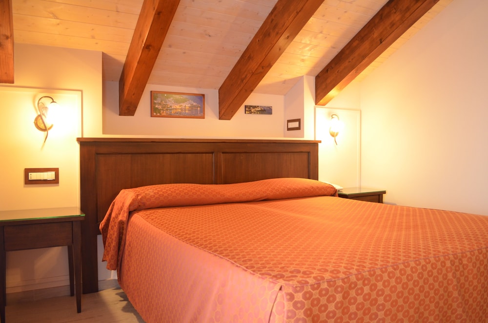 Superior Double or Twin Room, Jetted Tub - Photo 5