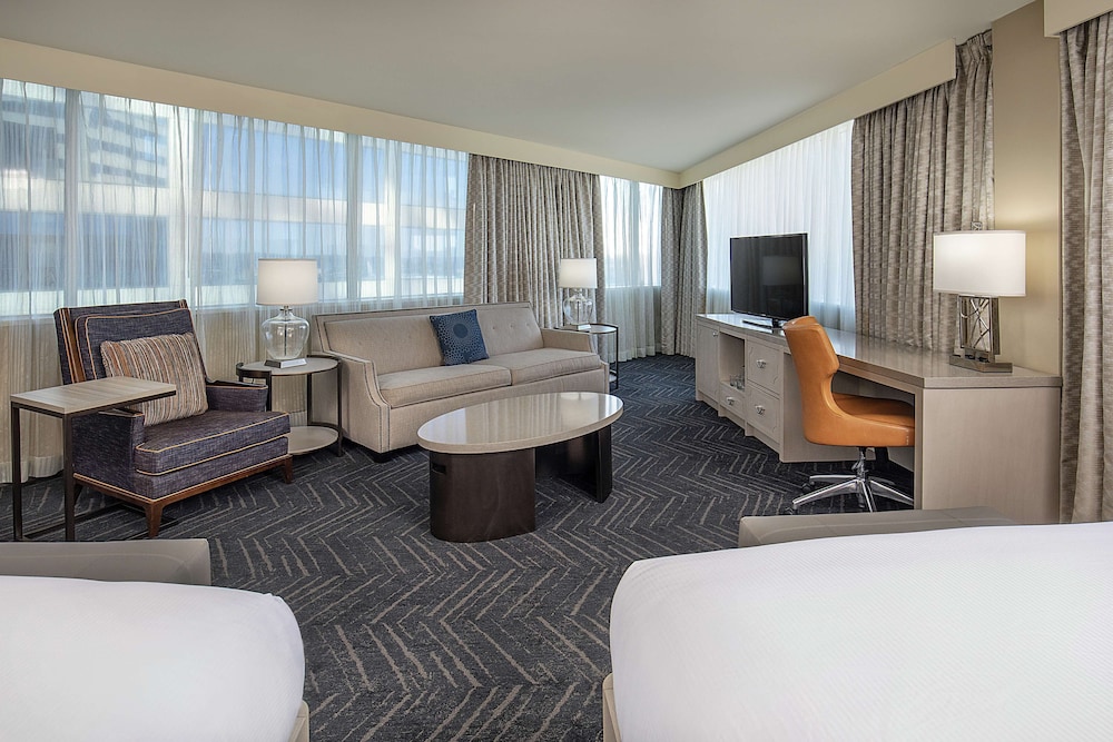 Junior Suite, 2 Queen Beds - Photo 11