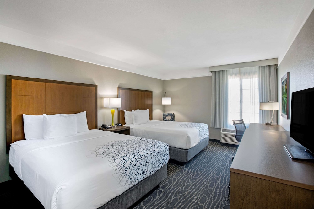 Room, 2 Queen Beds, Non Smoking - Photo 1