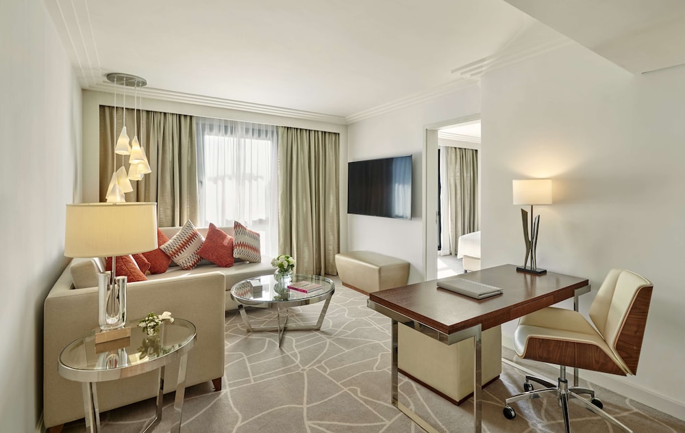 Suite, 1 King Bed (Regency) photo 2