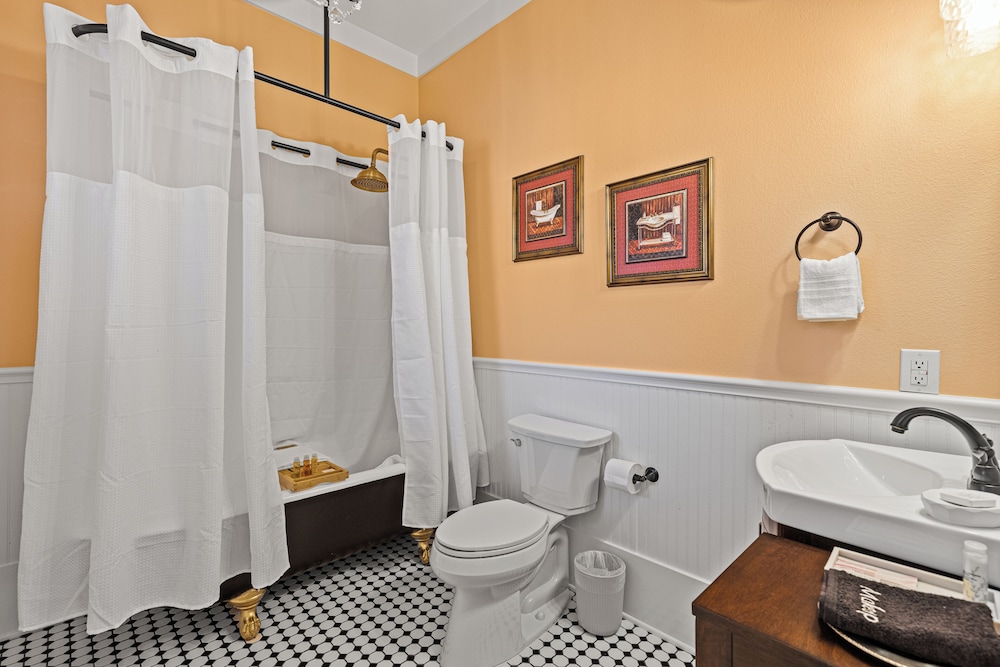 The Mittie Stephens Room photo 3