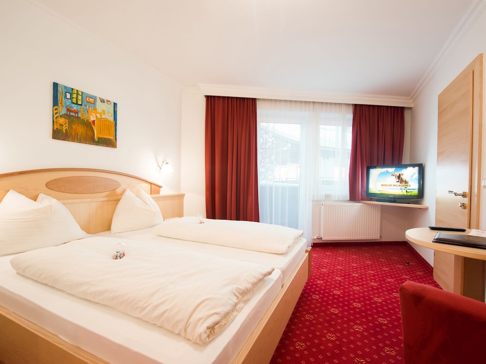Comfort Double Room, 1 Bedroom, Mountain View photo 3