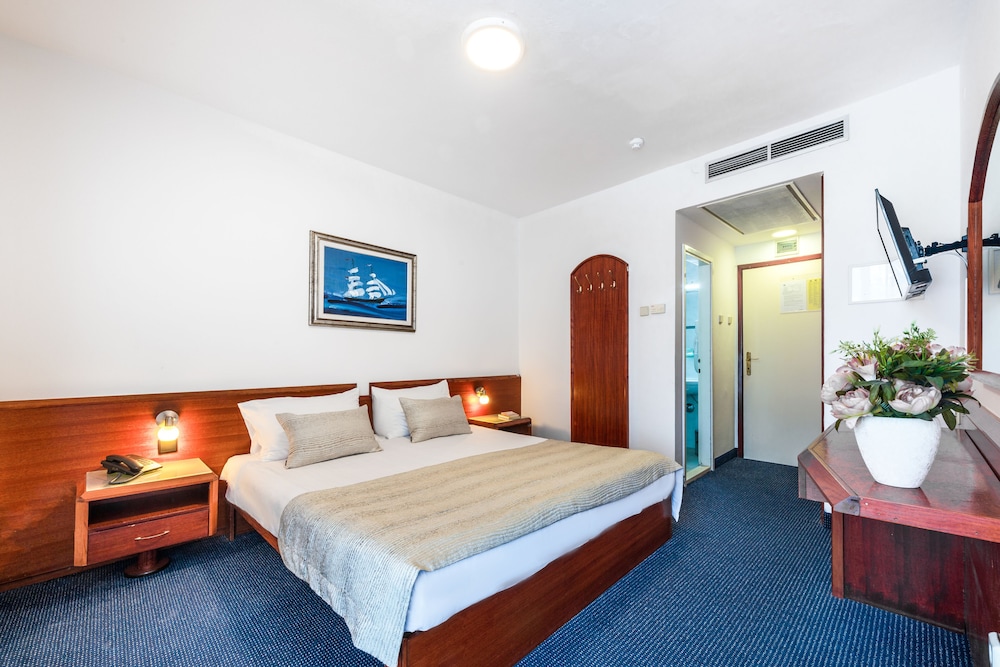 Double or Twin Room, Courtyard View
