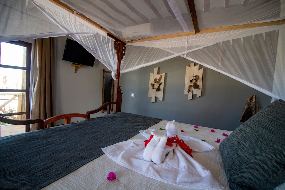Junior Suite, Balcony, Pool View photo 3