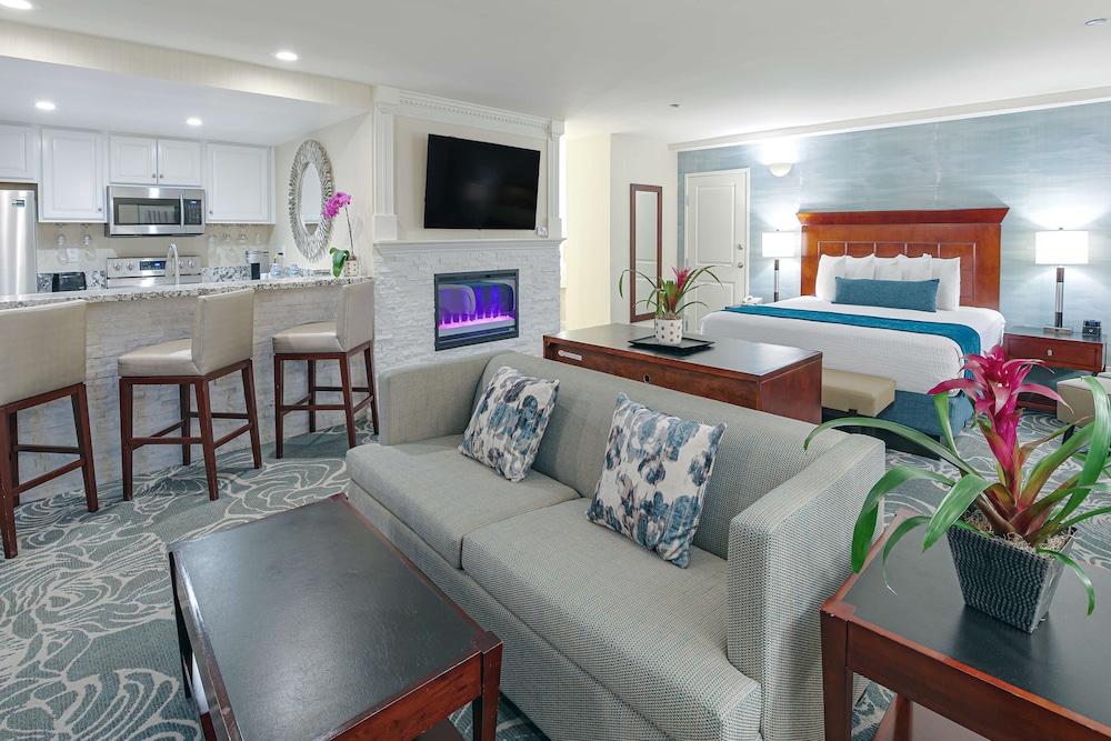 Suite, 1 King Bed, Non Smoking, Kitchen (Living Room;Oversized Room) - Photo 5