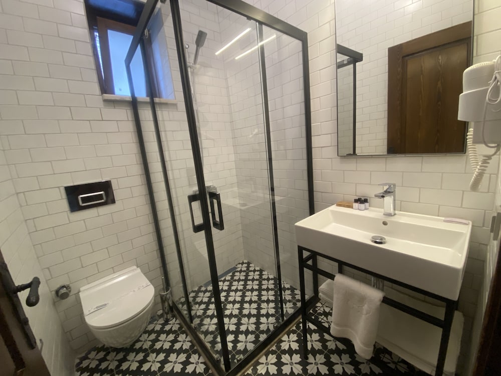 Business Double Room - Photo 3