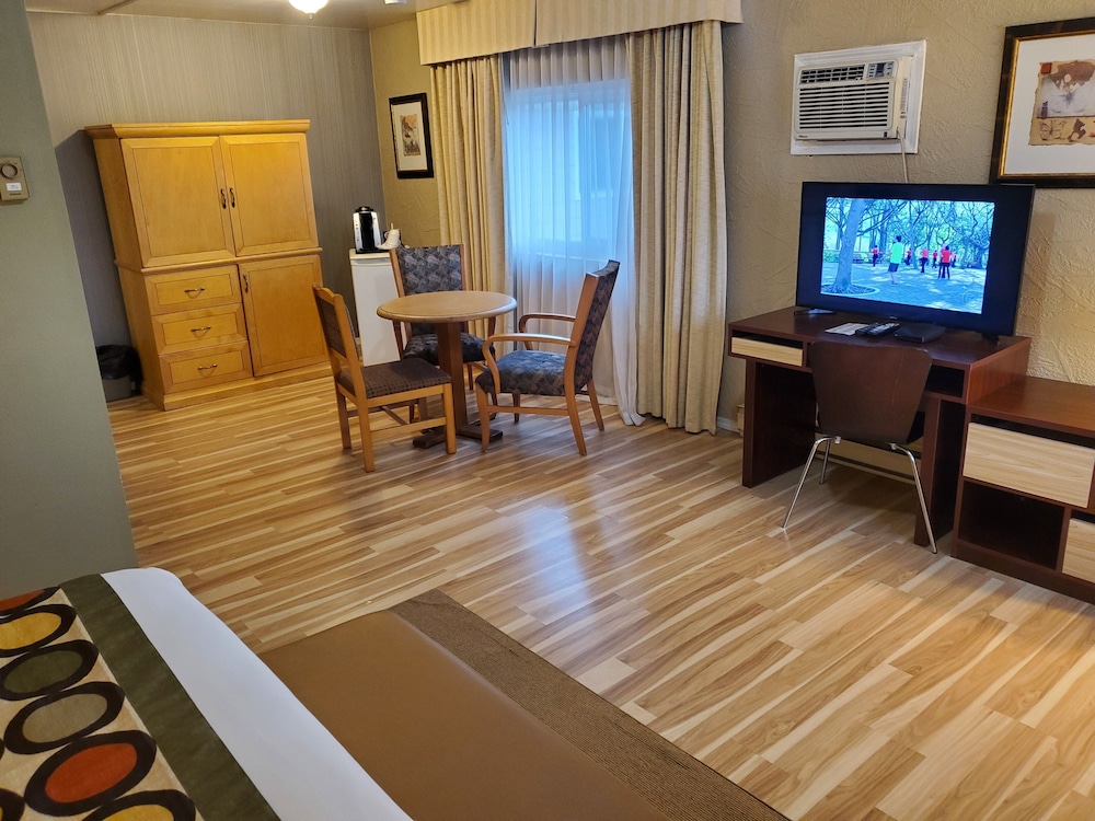 Efficiency, Standard Room, 1 Queen Bed - Photo 3