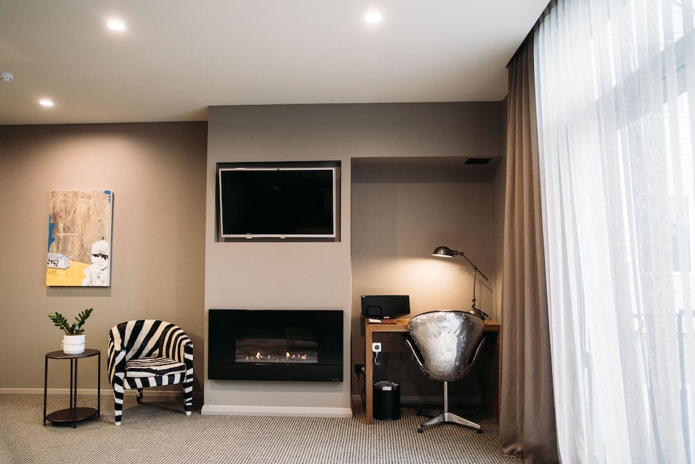 Queen Victoria Suite thumbnail 5