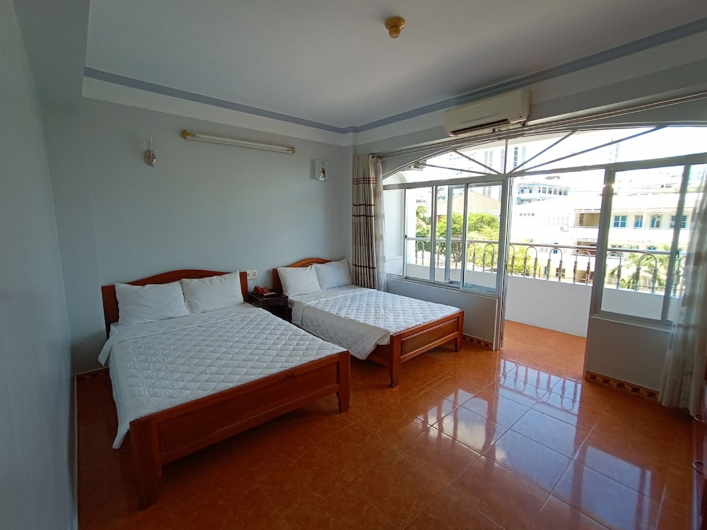 Deluxe Triple Room, City View