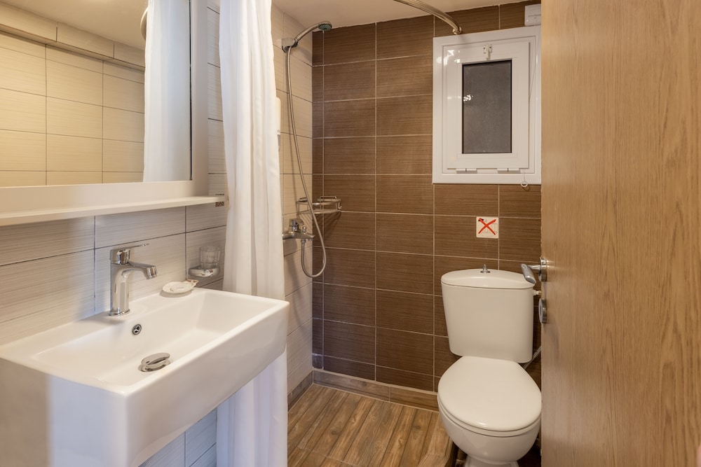 Standard Double or Twin Room, 1 Bedroom - Photo 1