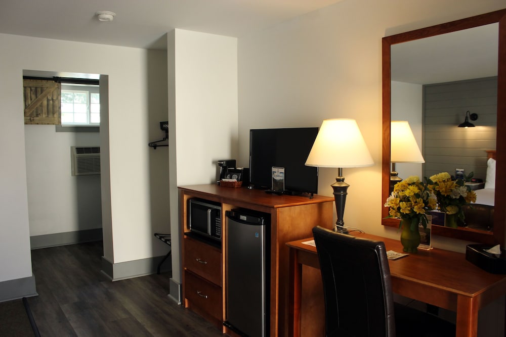 Standard Room, Refrigerator & Microwave, Ground Floor photo 2