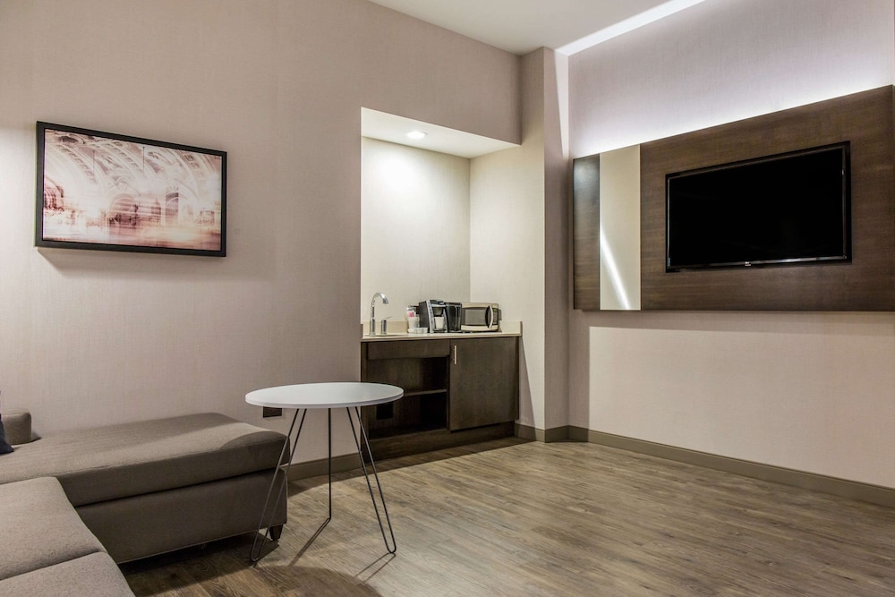 Suite, Multiple Beds, Accessible, Non Smoking