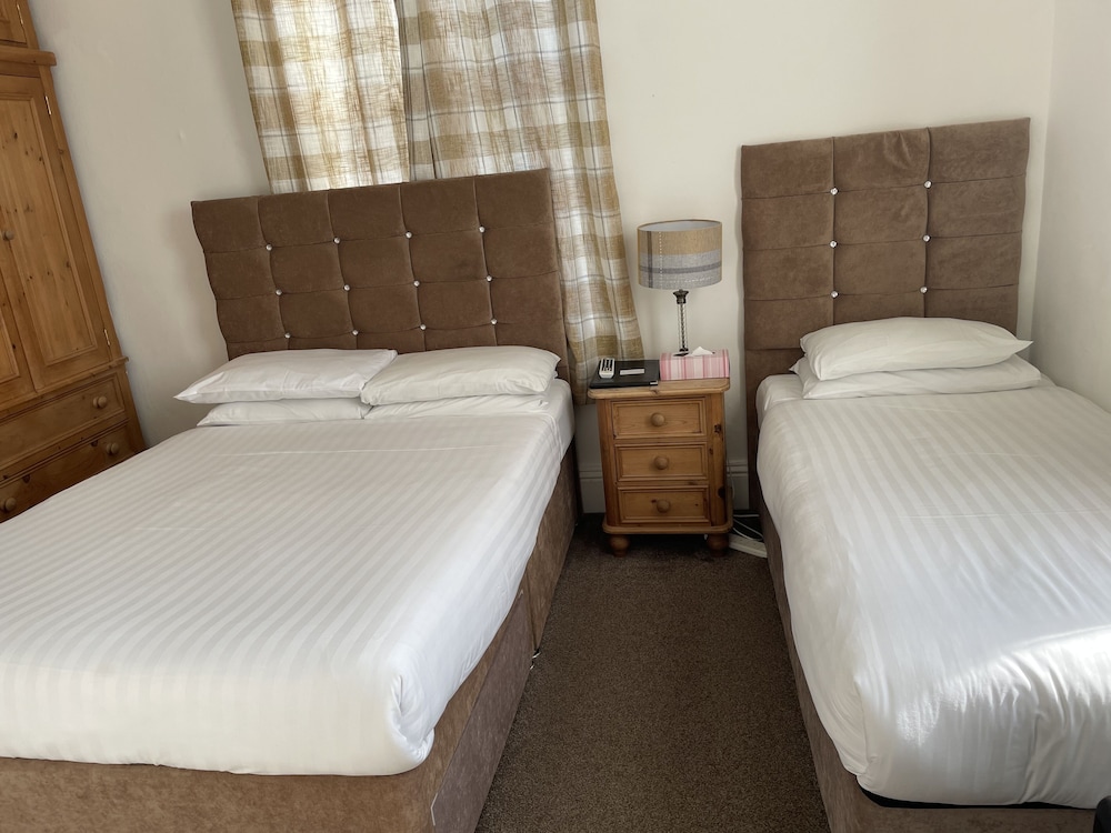 Triple Room, Ensuite photo 3