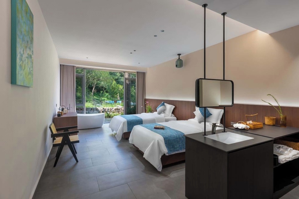 Design Twin Room, Hill View photo 1