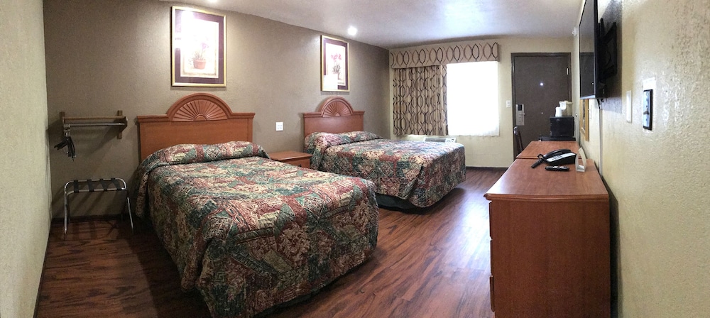 Basic Room, 2 Double Beds, Accessible photo 1