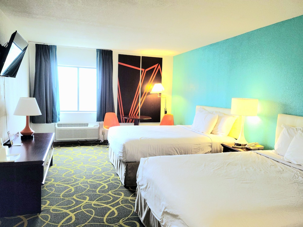 Standard Room, 2 Queen Beds - Photo 3