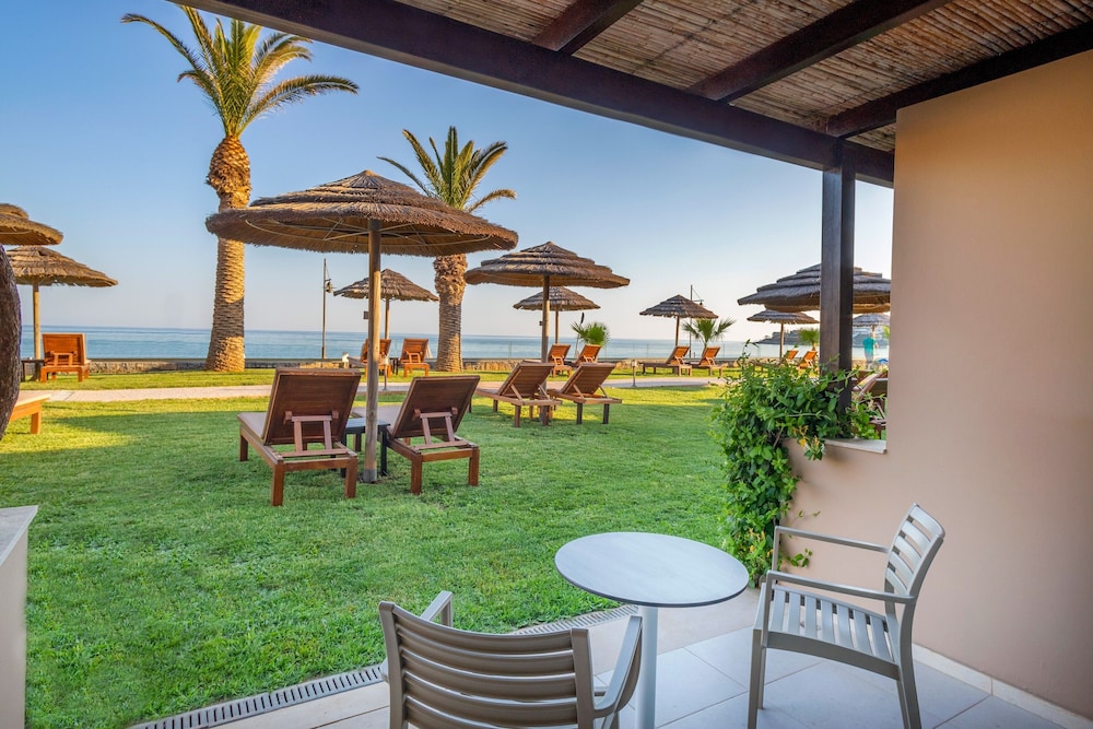Bungalow Sea Front (2+1) photo 2