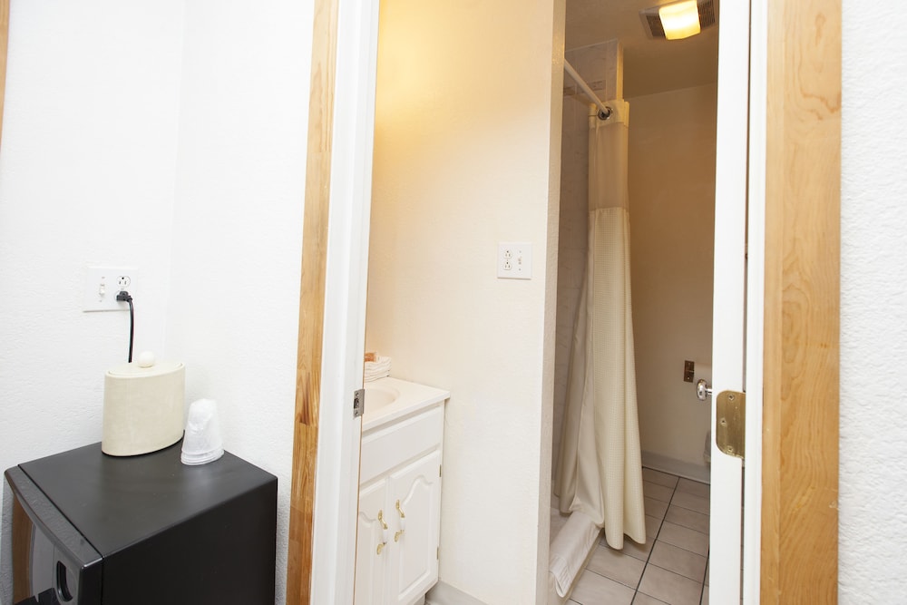 Standard Room, 2 Double Beds photo 2