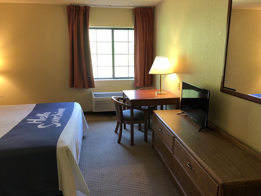 Room, 1 King Bed, Accessible - Photo 3