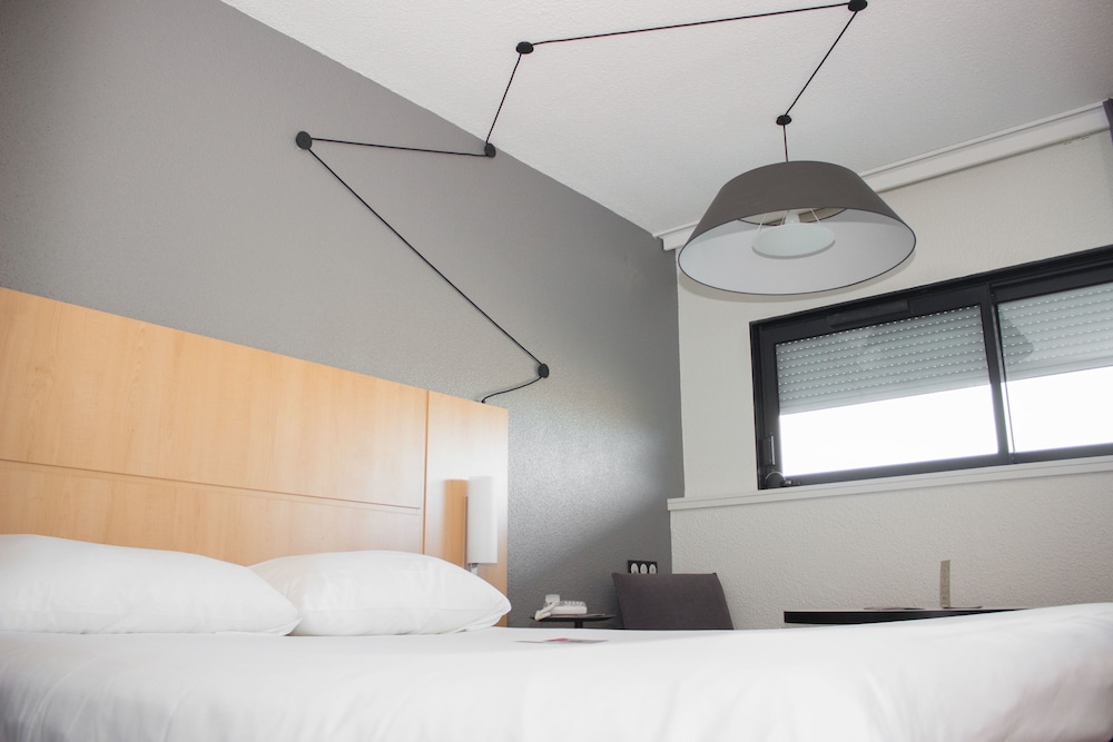 Standard Double Room, Multiple Beds - Photo 2