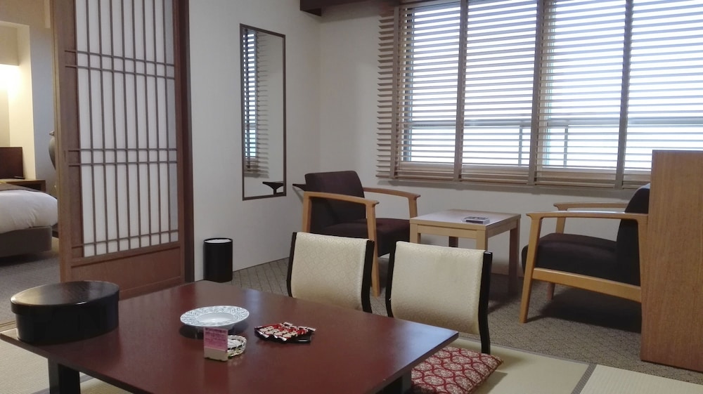 Japanese Western Non-Smoking (2-4 pax) photo 2