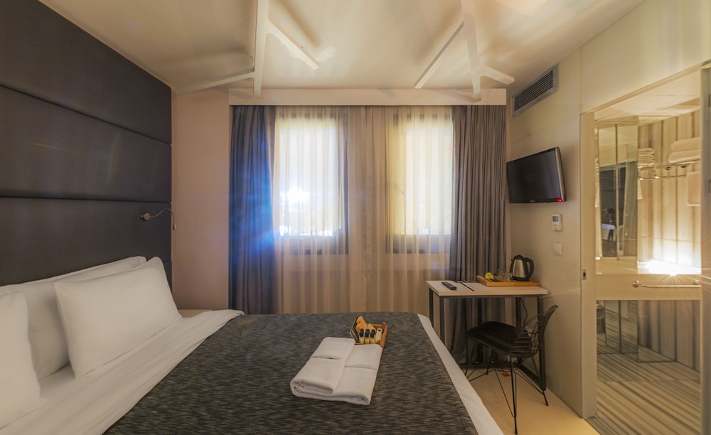 Standard Room, City View photo 3