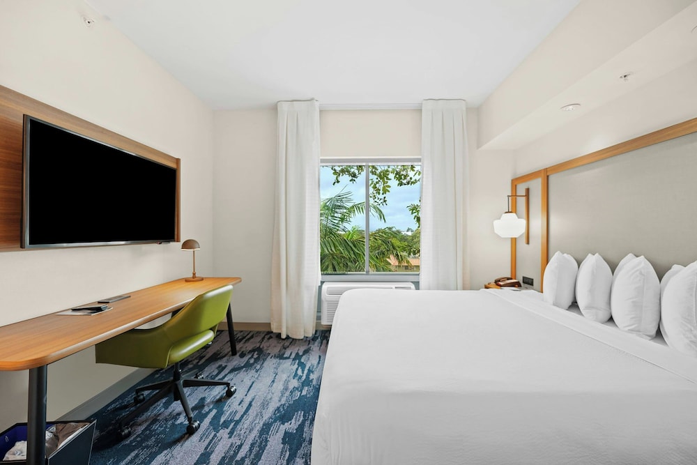 Suite, 1 King Bed (Mobility Accessible, Roll-in Shower) - Photo 1