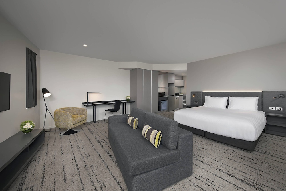 Premium Suite, 1 King Bed, Balcony