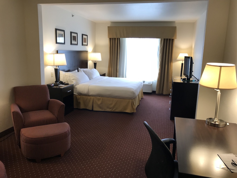 Suite, 1 King Bed - Photo 2