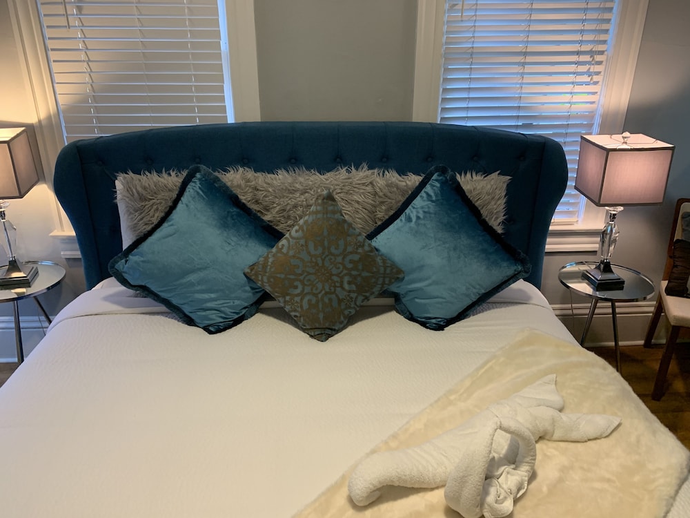 Luxury Room, 1 King Bed, Ground Floor