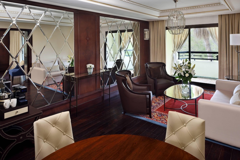 Executive Suite, 1 King Bed with Sofa bed, Balcony - Photo 6