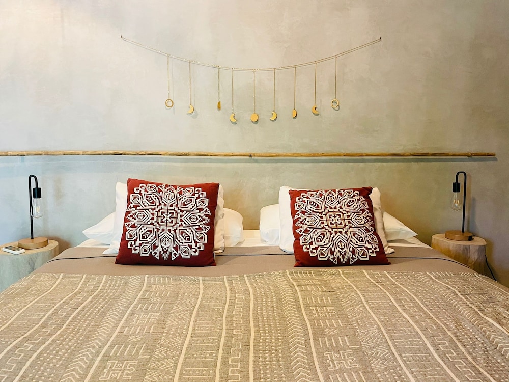 Barefoot Room