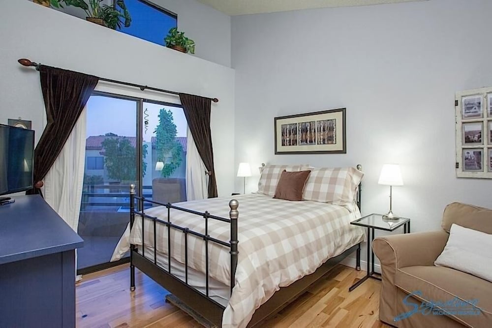 Condo, 2 Bedrooms photo 2
