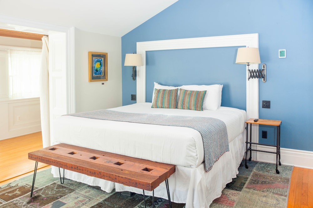 203 King Slate Room