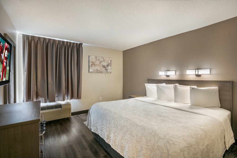 Suite, 1 King Bed with Sofa bed (Smoke Free) - Photo 5