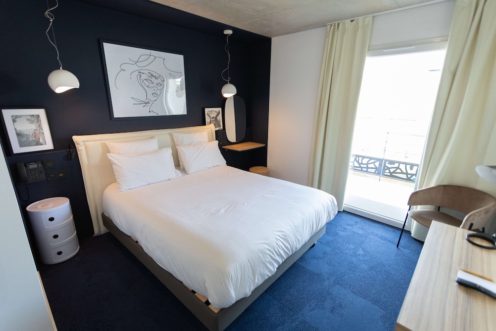 Superior Room, 1 Queen Bed - Photo 10