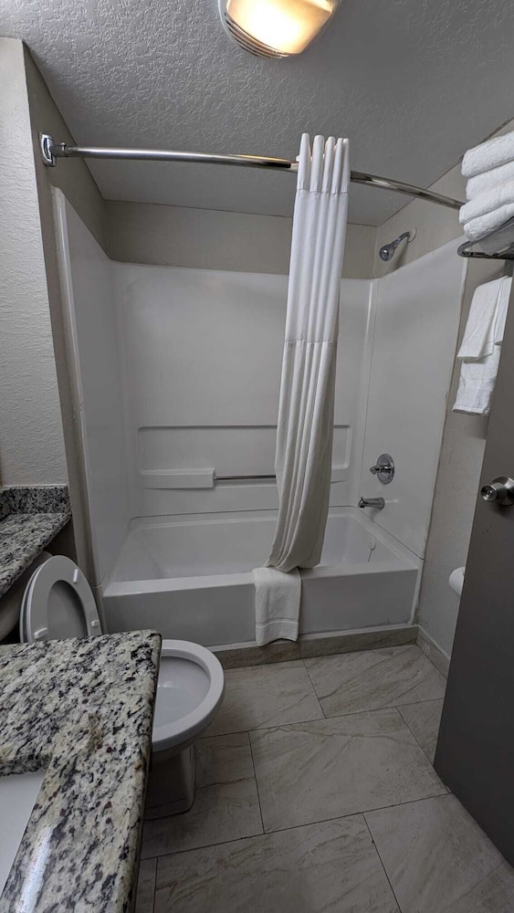 Room, 1 King Bed, Non Smoking (Efficiency) - Photo 9