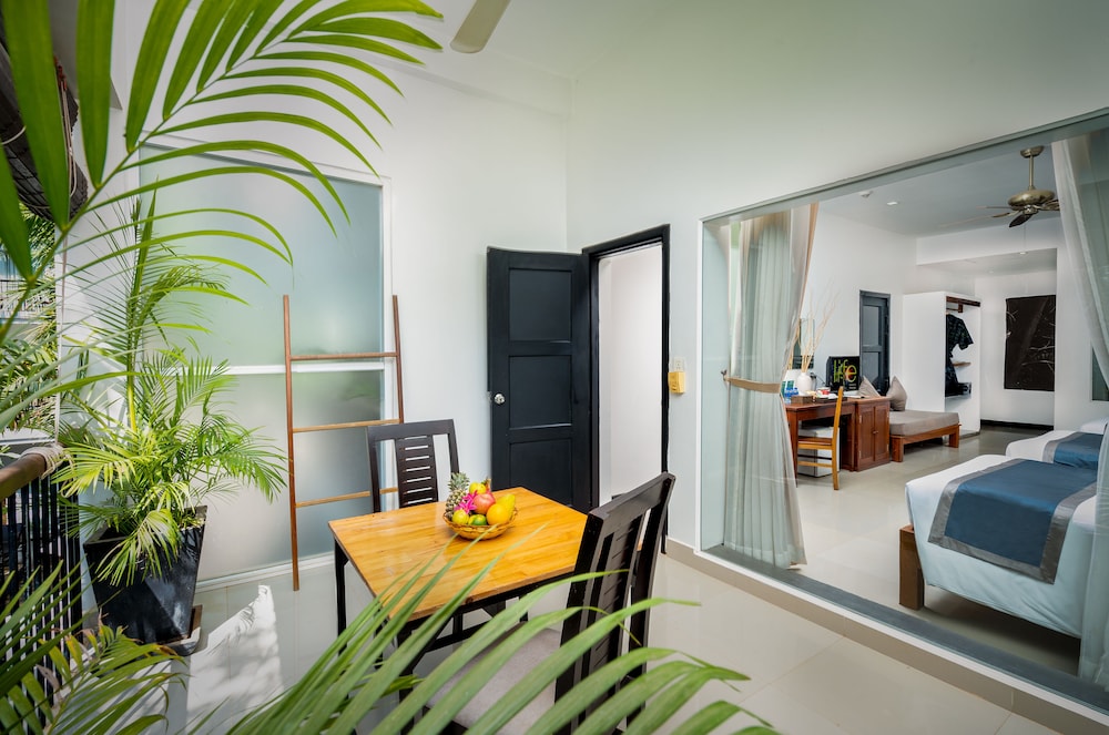 Triple Room, Pool View photo 3