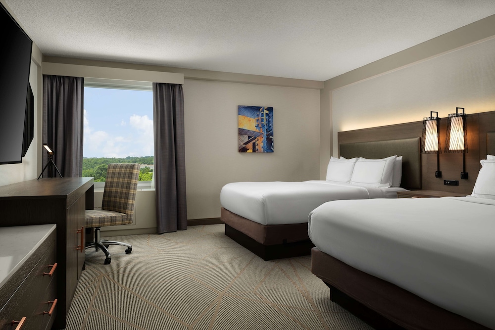 Room, 2 Queen Beds, Roll-in Shower, Non Smoking - Photo 4