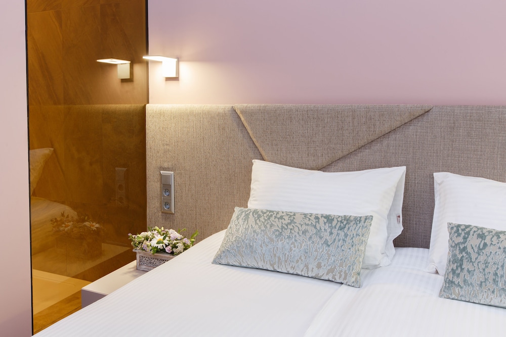 Standard Double or Twin Room photo 3