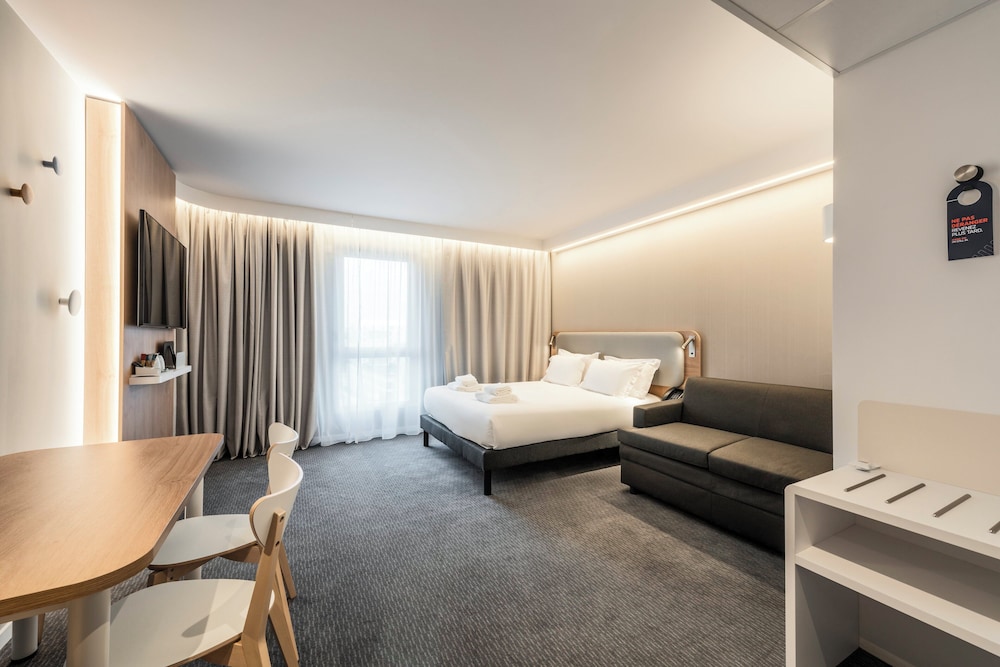 Suite, 1 Queen Bed with Sofa bed, Kitchenette