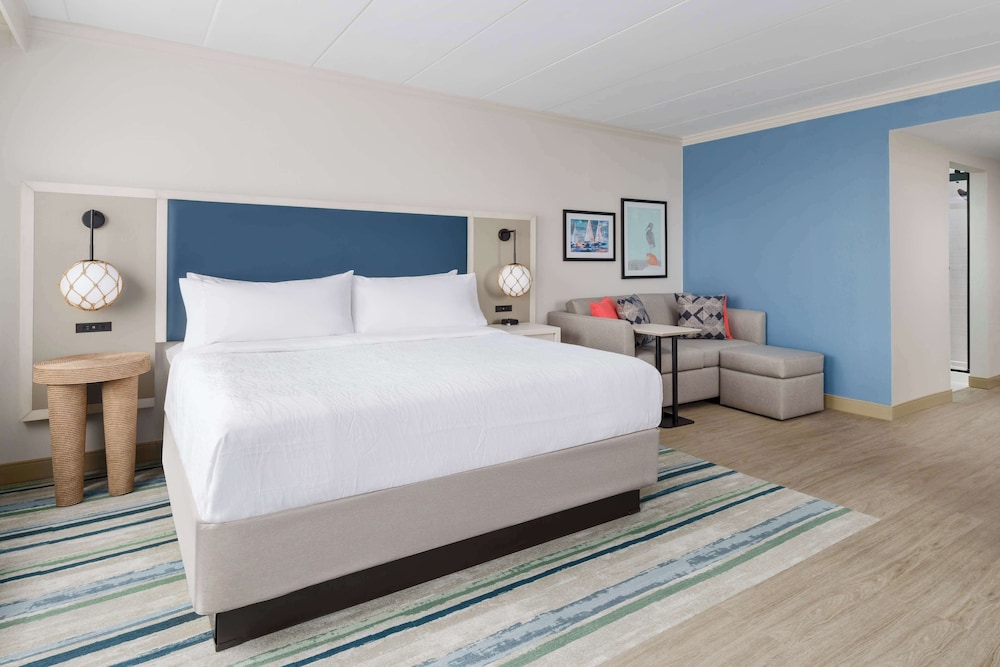 Room, 1 King Bed, Accessible, Bathtub (Oceanfront) photo 2