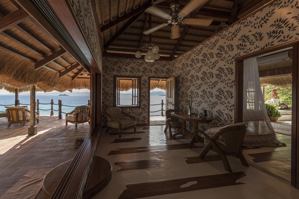 Honeymoon Suite, 1 King Bed, 2 Bathrooms, Ocean View photo 1